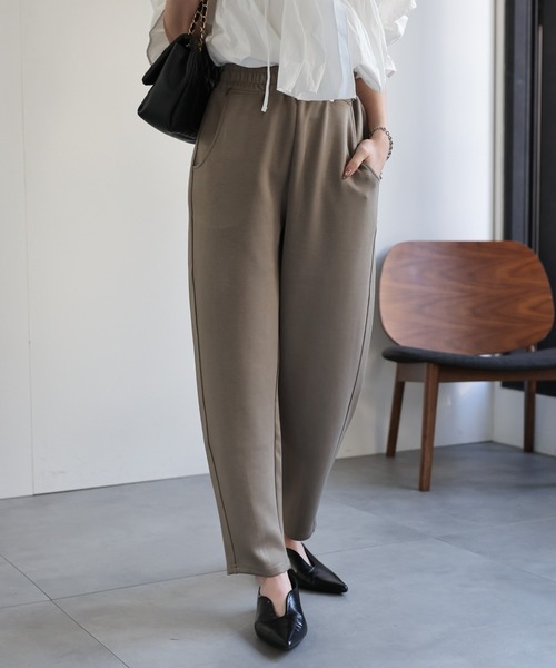 CREARE -LINO-(クレアーレリノ)の「〈レディース商品〉スウェットテーパードパンツ(スウェットパンツ・レディース・チャコールグレー/グレー/オフホワイト/カーキ/ブラック・FREE)」の5枚目の写真