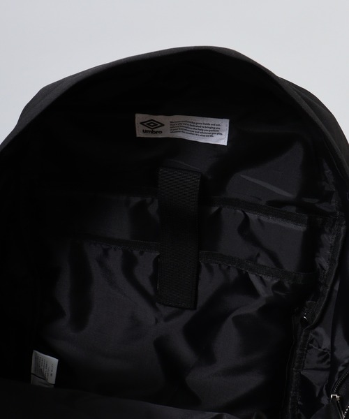 UMBRO（アンブロ）の「umbro　ダブルポケットＤパック（バックパック/リュック・メンズ・ブラック×ブルー/ブラック×ホワイト/ブラック×ブラック・FREE）」の14枚目の写真