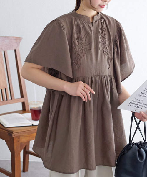 DISCOAT(ディスコート)の「コード刺繍ブラウス(シャツ/ブラウス・レディース・アイボリー/ブラック/モカ・FREE)」の2枚目の写真