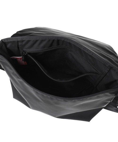 Manhattan Portage BLACK LABEL（マンハッタンポーテージ　ブラックレーベル）の「IRVING MESSENGER BAG (LG) W/ TWILL BINDING（メッセンジャーバッグ・メンズ・ブラック・SMALL）」の2枚目の写真