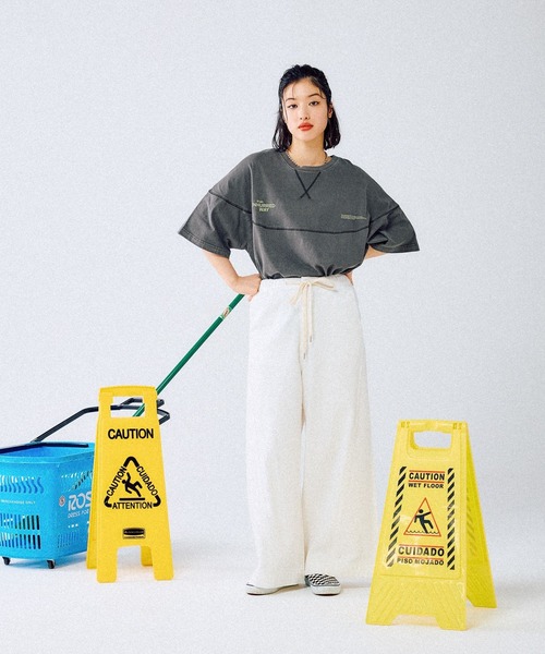 LEPSIM(レプシィム)の「バックロゴフットボールT 455617(Tシャツ/カットソー・レディース・ブラック/オフホワイト/イエロー・FREE)」の9枚目の写真