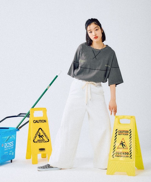 LEPSIM(レプシィム)の「バックロゴフットボールT 455617(Tシャツ/カットソー・レディース・ブラック/オフホワイト/イエロー・FREE)」の11枚目の写真