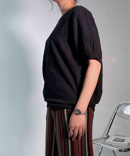 AS KNOW AS plus(アズノゥアズプラス)の「●裾マルっと サイドボタンリブ半袖プルオーバー(Tシャツ/カットソー・レディース・ブラック系/ブルー系/オフホワイト/ホワイト系/ブラック/ブルー系1/ブラック系2/ブルー系2/ホワイト系2・FREE)」の22枚目の写真