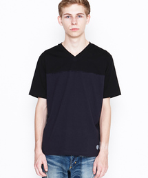2トーンVネックTシャツ