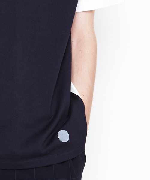 NUMBER (N)INE(ナンバーナイン)の「2トーンVネックTシャツ(Tシャツ/カットソー・メンズ・ブラック系その他2/ネイビー/ブラック系その他/ホワイト×ネイビー・4/3/2)」の9枚目の写真