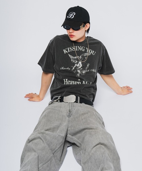 INTER FACTORY（インターファクトリー）の「Killin' me good - AngelグラフィックプリントT made in INTER FACTORY【ユニセックス】（Tシャツ/カットソー・レディース・オフホワイト/スミクロ・MEDIUM/LARGE）」の5枚目の写真