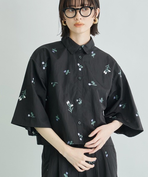 セール】タフタフラワー刺繍ハーフスリーブブラウス（シャツ