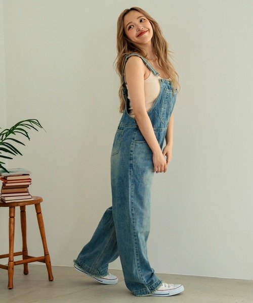 anap mimpi(アナップミンピ)の「カットオフ デニム サロペット(サロペット/オーバーオール・レディース・ライトブルー・FREE)」の9枚目の写真
