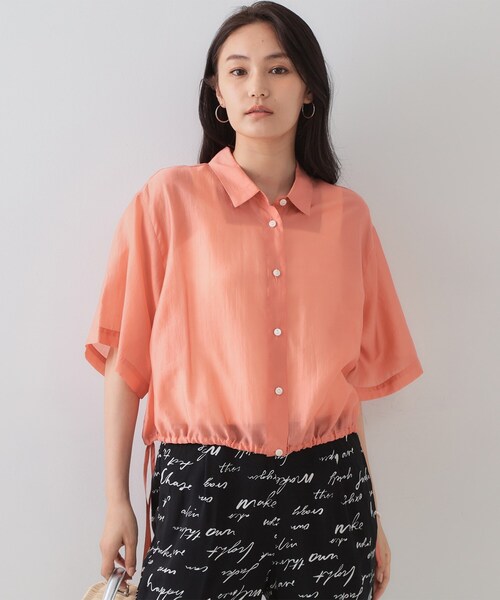 OPAQUE.CLIP（オペークドットクリップ）の「裾ドロストシアーショートシャツ【洗濯機洗い可】（シャツ/ブラウス・レディース・オレンジ/ダークブラウン/チャコールグレー・42/38/40）」の3枚目の写真