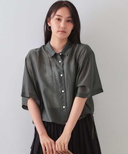 OPAQUE.CLIP（オペークドットクリップ）の「裾ドロストシアーショートシャツ【洗濯機洗い可】（シャツ/ブラウス・レディース・オレンジ/ダークブラウン/チャコールグレー・42/38/40）」の4枚目の写真