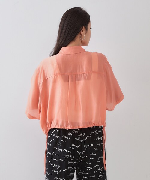 OPAQUE.CLIP（オペークドットクリップ）の「裾ドロストシアーショートシャツ【洗濯機洗い可】（シャツ/ブラウス・レディース・オレンジ/ダークブラウン/チャコールグレー・42/38/40）」の18枚目の写真