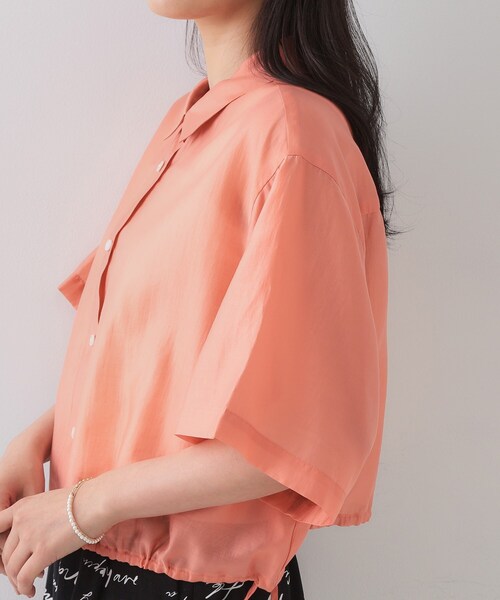 OPAQUE.CLIP（オペークドットクリップ）の「裾ドロストシアーショートシャツ【洗濯機洗い可】（シャツ/ブラウス・レディース・オレンジ/ダークブラウン/チャコールグレー・42/38/40）」の20枚目の写真