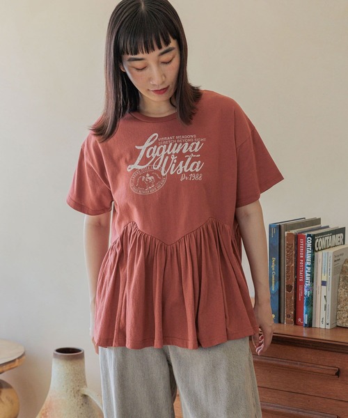 niko and...(ニコアンド)の「フレアヘムプリントTシャツ(Tシャツ/カットソー・レディース・チャコール/レッド/オフホワイト/ブルー・LARGE/MEDIUM)」の4枚目の写真