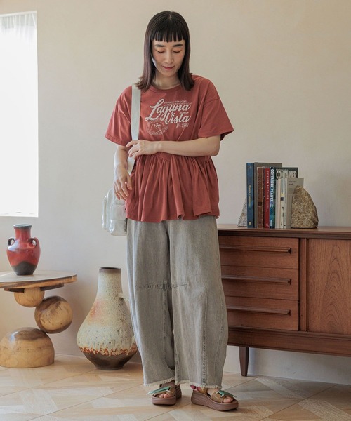 niko and...(ニコアンド)の「フレアヘムプリントTシャツ(Tシャツ/カットソー・レディース・チャコール/レッド/オフホワイト/ブルー・LARGE/MEDIUM)」の5枚目の写真