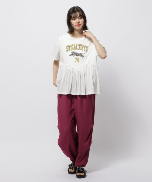 niko and...(ニコアンド)の「フレアヘムプリントTシャツ(Tシャツ/カットソー・レディース・チャコール/レッド/オフホワイト/ブルー・LARGE/MEDIUM)」の11枚目の写真