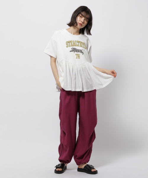 niko and...(ニコアンド)の「フレアヘムプリントTシャツ(Tシャツ/カットソー・レディース・チャコール/レッド/オフホワイト/ブルー・LARGE/MEDIUM)」の12枚目の写真
