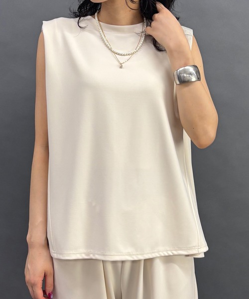 NICOLE white(ニコルホワイト)の「スリーブレスブラウス(シャツ/ブラウス・レディース・チャコール/ブラック/アイボリー・FREE)」の2枚目の写真