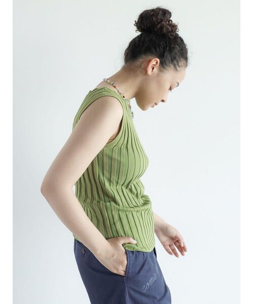FIKA.(フィーカ)の「Wide rib sleeveless pullover(ニット/セーター・レディース・ライム/ダークブラウン/ベージュ/ネイビー・MEDIUM)」の7枚目の写真