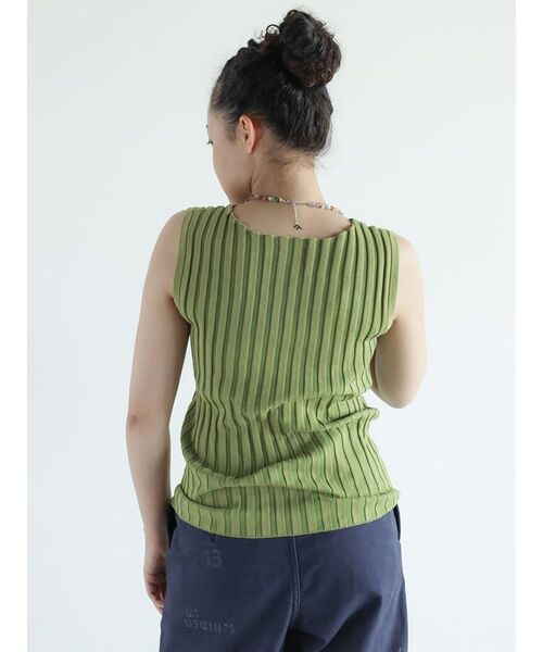 FIKA.(フィーカ)の「Wide rib sleeveless pullover(ニット/セーター・レディース・ライム/ダークブラウン/ベージュ/ネイビー・MEDIUM)」の8枚目の写真