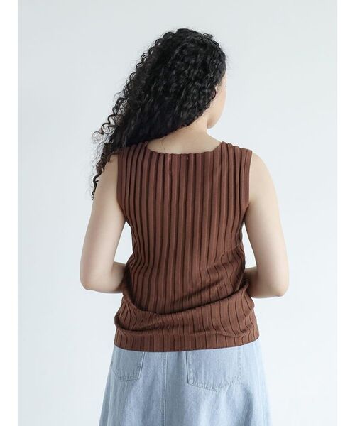 FIKA.(フィーカ)の「Wide rib sleeveless pullover(ニット/セーター・レディース・ライム/ダークブラウン/ベージュ/ネイビー・MEDIUM)」の15枚目の写真