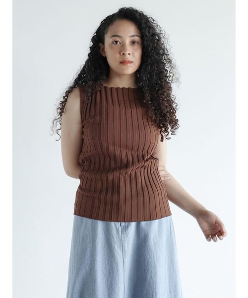 FIKA.(フィーカ)の「Wide rib sleeveless pullover(ニット/セーター・レディース・ライム/ダークブラウン/ベージュ/ネイビー・MEDIUM)」の16枚目の写真