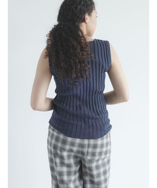 FIKA.(フィーカ)の「Wide rib sleeveless pullover(ニット/セーター・レディース・ライム/ダークブラウン/ベージュ/ネイビー・MEDIUM)」の21枚目の写真