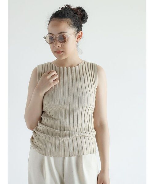 FIKA.(フィーカ)の「Wide rib sleeveless pullover(ニット/セーター・レディース・ライム/ダークブラウン/ベージュ/ネイビー・MEDIUM)」の2枚目の写真