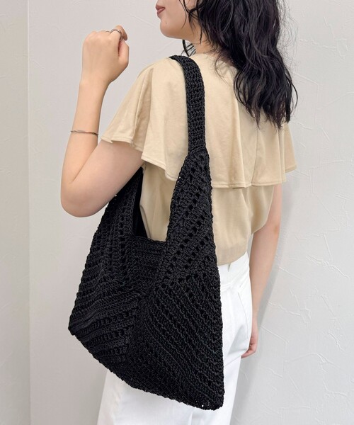 fredy emue(フレディエミュ)の「コード編みトライアングルトートバッグ(かごバッグ・レディース・ベージュ/ブラック・FREE)」の1枚目の写真