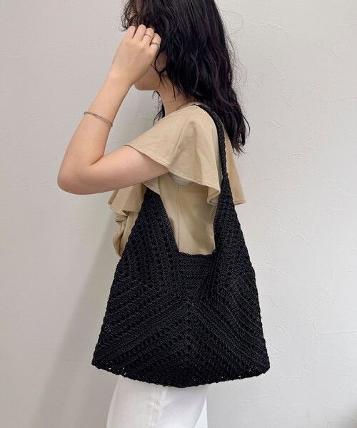 fredy emue(フレディエミュ)の「コード編みトライアングルトートバッグ(かごバッグ・レディース・ベージュ/ブラック・FREE)」の5枚目の写真