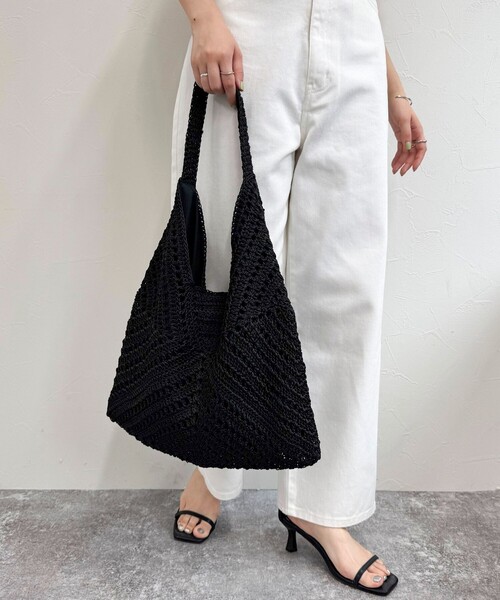 fredy emue(フレディエミュ)の「コード編みトライアングルトートバッグ(かごバッグ・レディース・ベージュ/ブラック・FREE)」の7枚目の写真