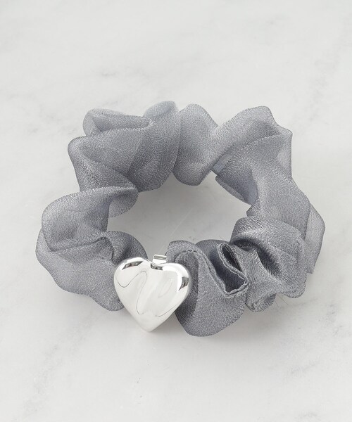 SHOO・LA・RUE（シューラルー）の「メタルハートシュシュ（その他ヘアアクセサリー・レディース・ブラック/ダークブラウン/グレー・00）」の4枚目の写真