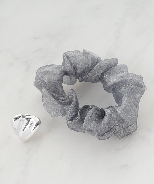 SHOO・LA・RUE（シューラルー）の「メタルハートシュシュ（その他ヘアアクセサリー・レディース・ブラック/ダークブラウン/グレー・00）」の5枚目の写真