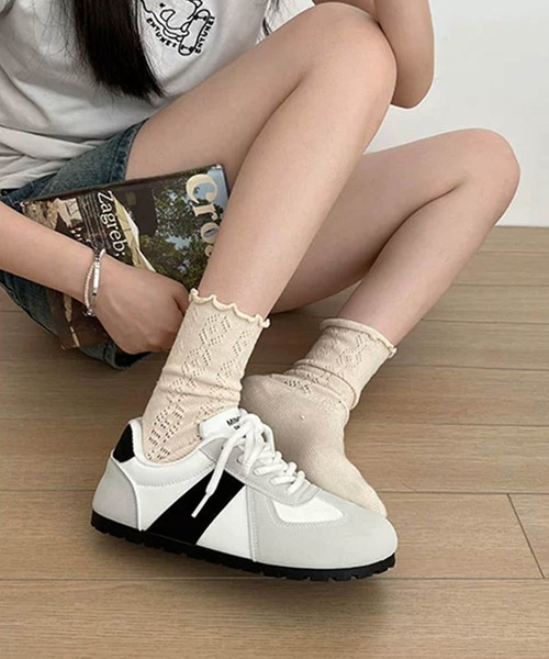 shoes365(シューズスリーシックスファイヴ)の「【SHOES 365】薄底スニーカー フラットシューズ(スニーカー・レディース・ベージュ/ブラック/チョコ・22.5cm/23.5cm/24.5cm/23.0cm/24.0cm/25.0cm)」の1枚目の写真