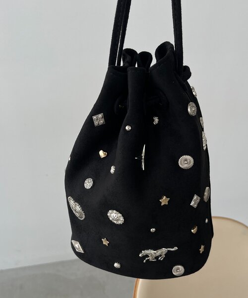 CAPRICIEUX LE'MAGE（カプリシューレマージュ）の「マルチモチーフスエード巾着バッグ（ショルダーバッグ・レディース・ブラック/ブラウン・FREE）」の6枚目の写真