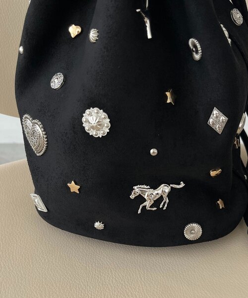 CAPRICIEUX LE'MAGE（カプリシューレマージュ）の「マルチモチーフスエード巾着バッグ（ショルダーバッグ・レディース・ブラック/ブラウン・FREE）」の7枚目の写真