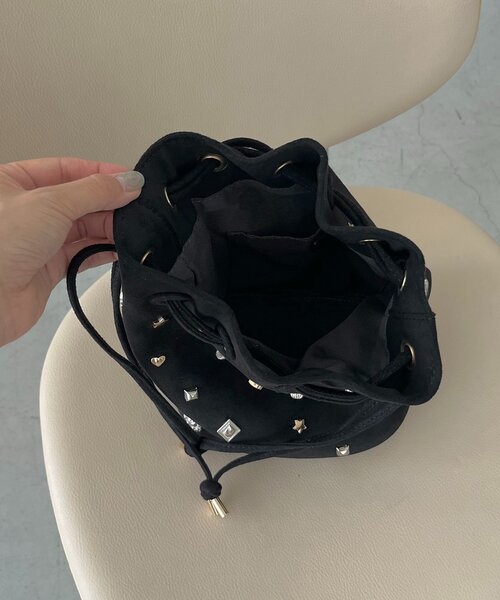 CAPRICIEUX LE'MAGE（カプリシューレマージュ）の「マルチモチーフスエード巾着バッグ（ショルダーバッグ・レディース・ブラック/ブラウン・FREE）」の9枚目の写真
