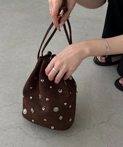 CAPRICIEUX LE'MAGE（カプリシューレマージュ）の「マルチモチーフスエード巾着バッグ（ショルダーバッグ・レディース・ブラック/ブラウン・FREE）」の16枚目の写真