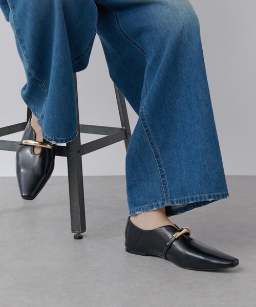 RIVE DROITE(リヴドロワ)の「【洗練された雰囲気に】ゴールドモチーフフラットシューズ(その他シューズ・レディース・ブラック/ダークブラウン・SMALL/LARGE/MEDIUM)」の4枚目の写真