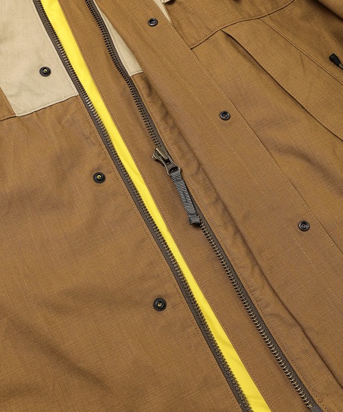 kolor / BEACON マウンテンパーカー ベージュ・オレンジ kolor / BEACON マウンテンパーカー ベージュ・オレンジ 2025年