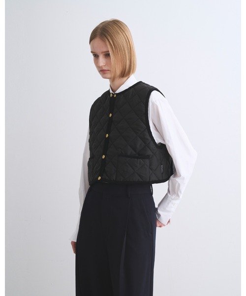 Traditional Weatherwear(トラディショナルウェザーウェア)の「ARKLEY GILET(ベスト・レディース・ブラック/アイボリー/セージグリーン・34)」の7枚目の写真