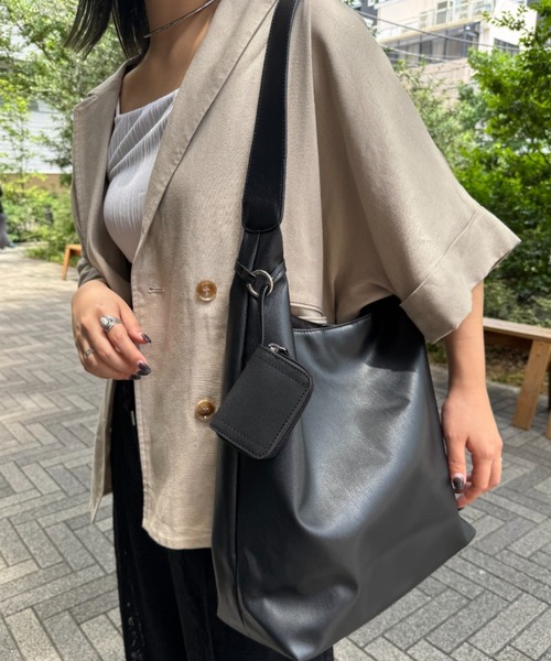 CIAOPANIC TYPY（チャオパニックティピー）の「ポーチチャーム付きA4サイズBAG（トートバッグ・レディース・ブラック/ダークブラウン/バーガンディー・ONE SIZE）」の2枚目の写真