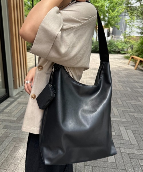 CIAOPANIC TYPY（チャオパニックティピー）の「ポーチチャーム付きA4サイズBAG（トートバッグ・レディース・ブラック/ダークブラウン/バーガンディー・ONE SIZE）」の4枚目の写真