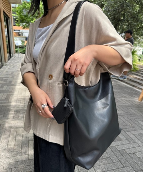 CIAOPANIC TYPY（チャオパニックティピー）の「ポーチチャーム付きA4サイズBAG（トートバッグ・レディース・ブラック/ダークブラウン/バーガンディー・ONE SIZE）」の5枚目の写真