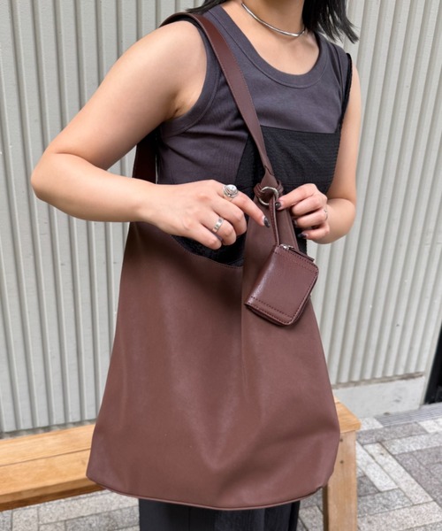 CIAOPANIC TYPY（チャオパニックティピー）の「ポーチチャーム付きA4サイズBAG（トートバッグ・レディース・ブラック/ダークブラウン/バーガンディー・ONE SIZE）」の7枚目の写真