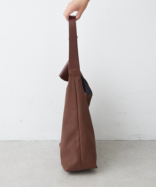 CIAOPANIC TYPY（チャオパニックティピー）の「ポーチチャーム付きA4サイズBAG（トートバッグ・レディース・ブラック/ダークブラウン/バーガンディー・ONE SIZE）」の19枚目の写真