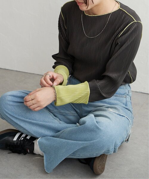 VENCEEXCHANGE(ヴァンスエクスチェンジ)の「プリーツ加工配色袖トップス(Tシャツ/カットソー・レディース・ブラウン/グレー/アイボリー/チャコール・FREE)」の4枚目の写真