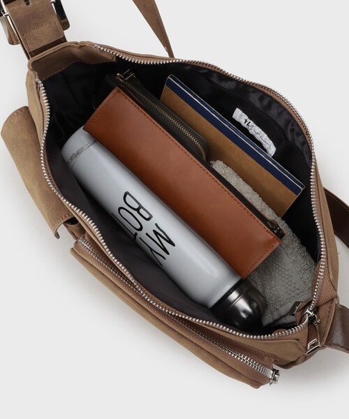 tk.TAKEO KIKUCHI(ティーケータケオキクチ)の「ダブルポケットショルダーバッグ(ショルダーバッグ・メンズ・ブラック/ブラウン系1・00)」の9枚目の写真