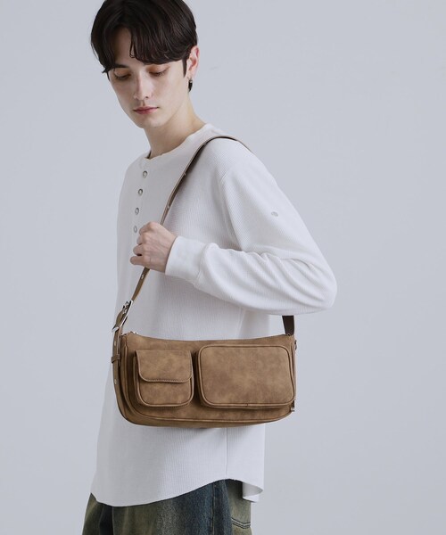 tk.TAKEO KIKUCHI(ティーケータケオキクチ)の「ダブルポケットショルダーバッグ(ショルダーバッグ・メンズ・ブラック/ブラウン系1・00)」の16枚目の写真