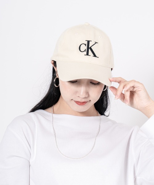 Calvin Klein(カルバン・クライン)の「【CALVIN KLEIN】キャップ 帽子 ベースボールキャップ ユニセックス(キャップ・レディース・アイボリー/ブラック・FREE)」の2枚目の写真