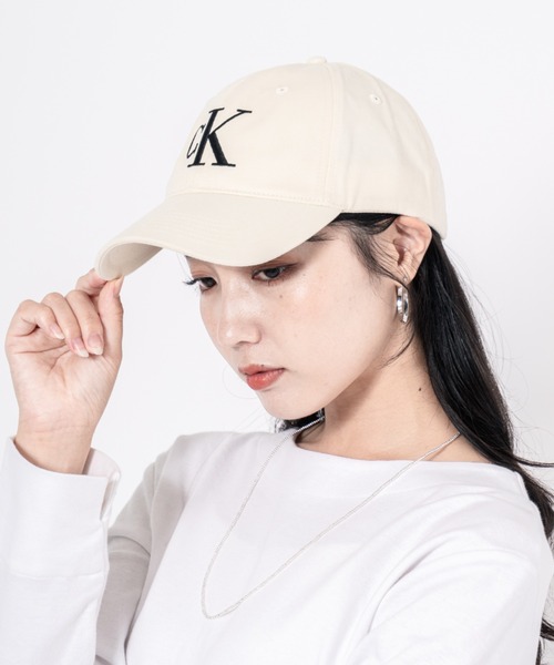 Calvin Klein(カルバン・クライン)の「【CALVIN KLEIN】キャップ 帽子 ベースボールキャップ ユニセックス(キャップ・レディース・アイボリー/ブラック・FREE)」の8枚目の写真